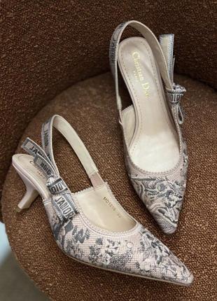 Нарядні босоніжки чорні вишивка бренд велюр лого