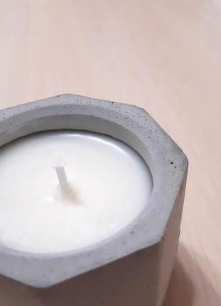 Ароматична свічка в бетонному горщичку1 фото