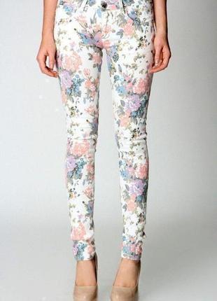 Эффектные джинсы, штаны в цветочный принт1 фото