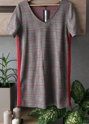 Плаття спортивного стилю.