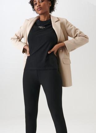 Жіноча чорна футболка в ідеальному стані  від sinsay