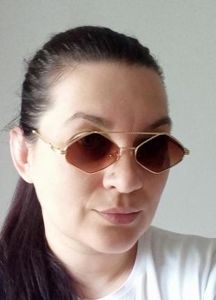 Сучасні сонцезахисні окуляри жіночі очки модні стильні новинка 2024 нові