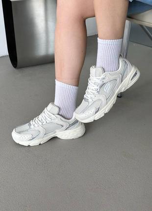 Кроссовки женские