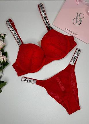 Комплект victoria ́s secret в цветах.
