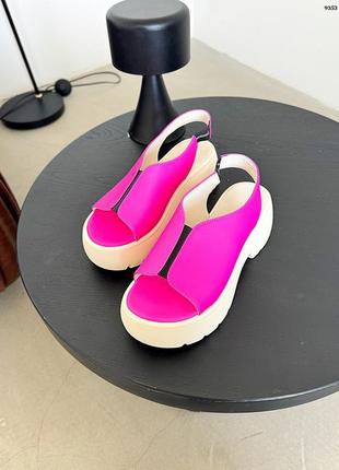 Босоніжки рожеві жіночі