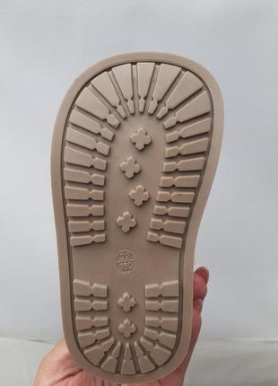 Туфлі дитячі бежеві з коричневим зайчик бантик камінці , на липучці дуже м'які ,...