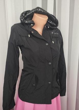 Ветровка куртка внутри сетка паники с капюшоном