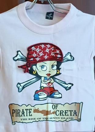 Гарна, дитяча футботка "pirate of creta" на вашу дівчинку.