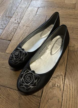 Чорні балетки з квіточкою g urban 40 розмір