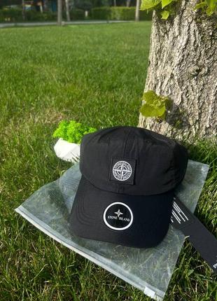 Кепка від бренду stone island