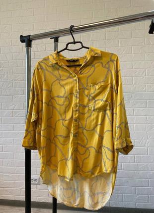 Желтая летняя рубашка с принтом цепи4 фото