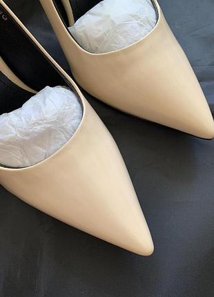 Туфли лодочка  лаковые нюдовые с ремешком со стразами на щиколотке 4
