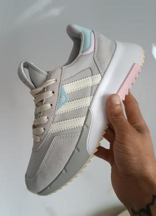 Кросівки жіночі adidas