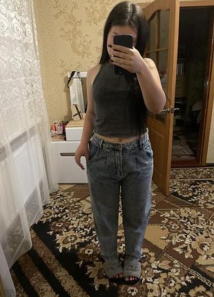 Женские джинсы мом