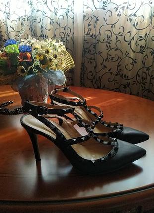 Босоніжки valentino