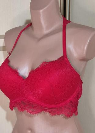 Бюстгальтер с формованной поролоновой чашкой