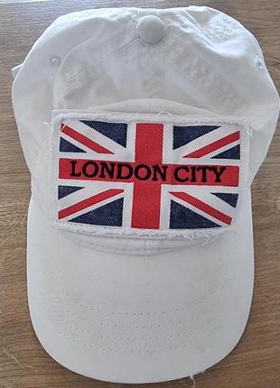 Кепки, розпродаж