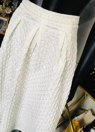 Белая юбка колокол с перфорацией от topshop8 фото