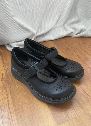 Босоніжки dr. martens
