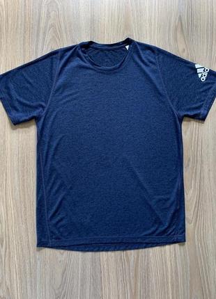 Чоловіча спортивна футболка stripe adidas freelift aeroready