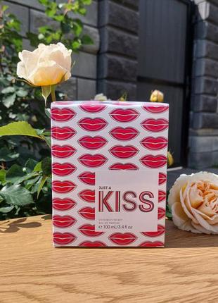 Victoria's secret victorias secret just a kiss eau de parfum 

100 мл
