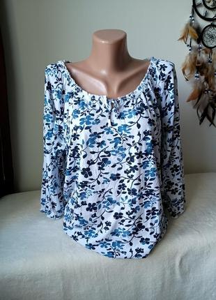 Легка літня жіноча блуза