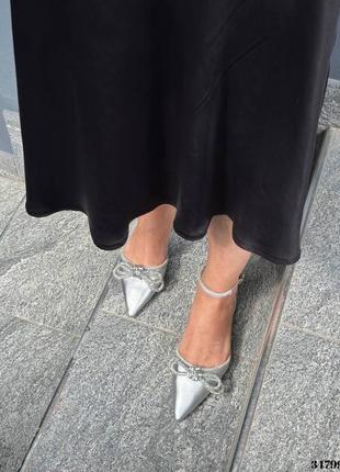 ▪️босоніжки-туфлі в стилі much much aquazzura маленький каблук підбори з ремінцем срібні сріблясті срібло атлас атласні літо 35 36 37 38 39 40 розмір