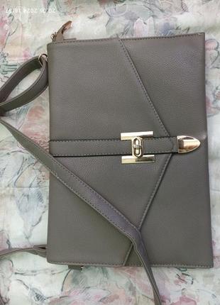 Сумка-клатч.