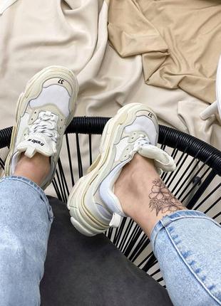 Женские кроссовки triple s white