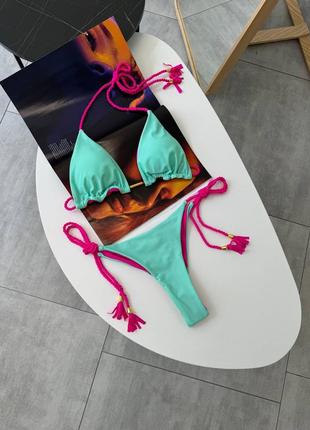 Яскраві, спокусливі купальники завжди будуть у центрі уваги 🩵