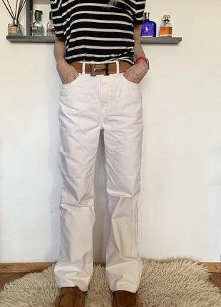 Белые джинсы классические трубы