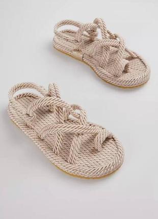 Босоніжки плетені беж