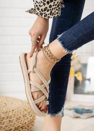 Босоніжки плетені беж