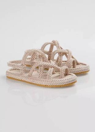 Босоніжки плетені беж