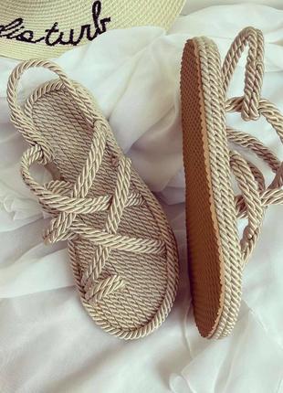 Босоніжки плетені беж