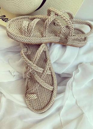 Босоніжки плетені беж