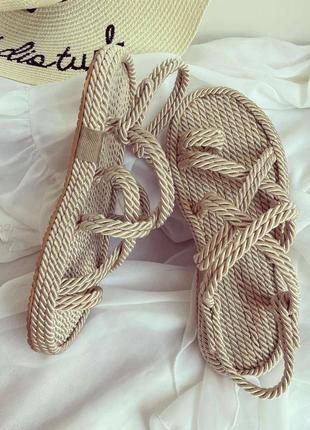 Босоніжки плетені беж