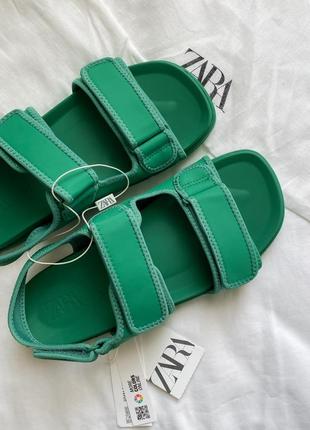 Зеленые сандалии босоножки zara