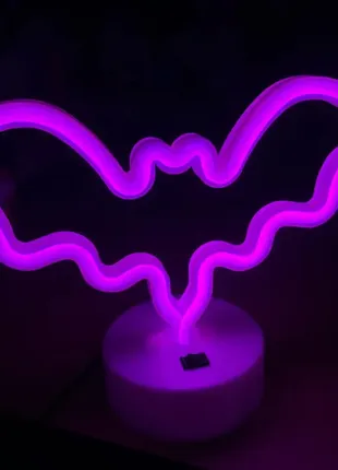 (222) неонова вивіска у формі кажана. барвиста світлодіодна неонова лампа.