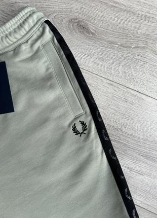 Шорти з лампасами fred perry3 фото