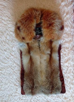 Желетка натуральная 
мех лисы + натуральная замша 
 р. 32-34