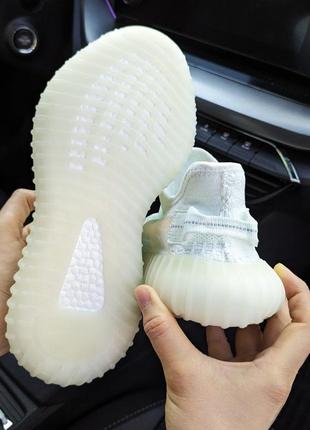 Жіночі кросівки adidas yeezy boost 350 v2 білі з м'ятним3 фото