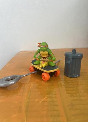 Игровой набор funrise tmnt ракушка-ниндзя классические скейтбордист с лаунчером микеланджело