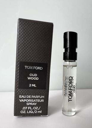Tom ford oud wood нішевий парфум оригінал 2 ml . стійкість та шлейф гарантовані1 фото