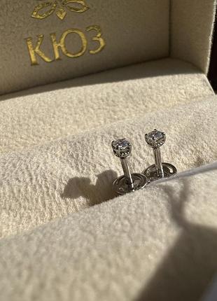 Сережки на закрутках з діамантами