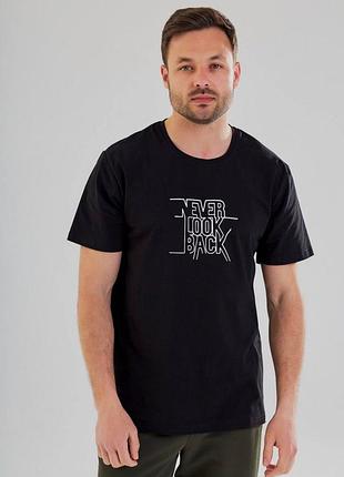 Футболка чоловіча