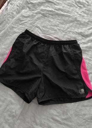 Спортивные шорты для бега