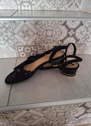 Босоножки женские 
натуральный замш.