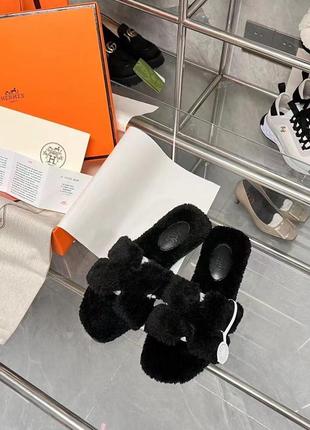Хутряні шльопанці брендові