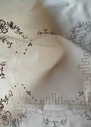 Вінтаж👌 невелика вишита скатертина 82х84 з ніжним гаптуванням🤩💓